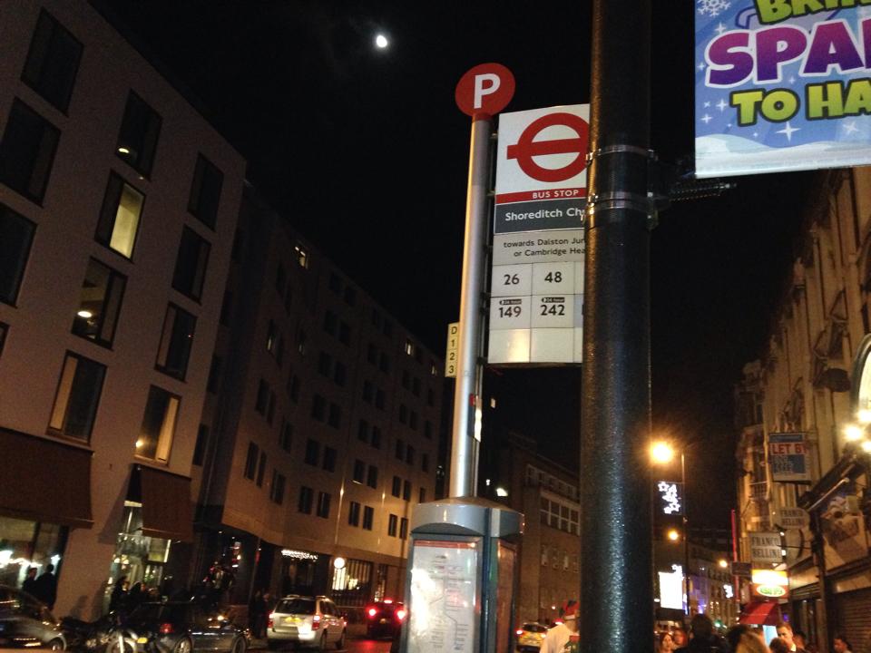 ロンドンのナイトバスのバス停