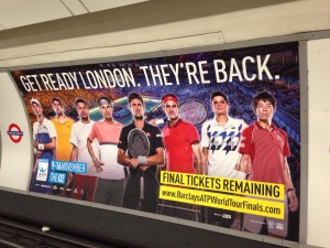 ロンドンの駅ホームで見つけた広告