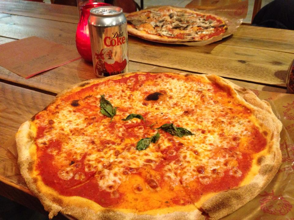 PIZZA UNIONの釜焼きマルゲリータ