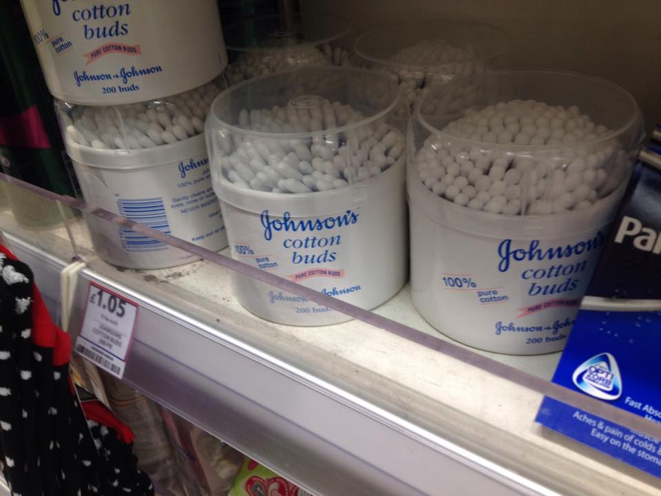 イギリスのスーパーで売られている綿棒